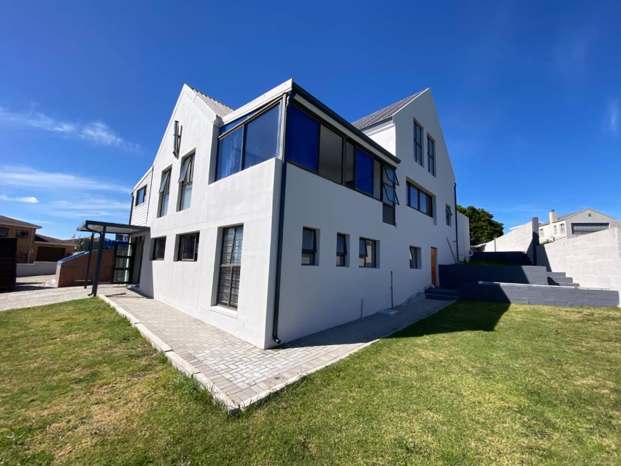 7 Bedroom Property for Sale in Myburgh Park Western Cape